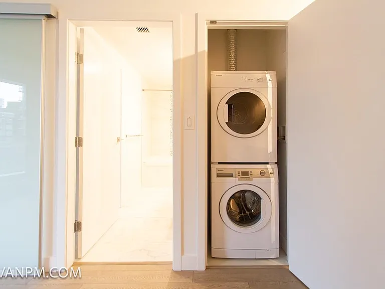 1283 Howe St #701 — Photo 10