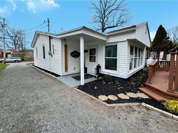 6638 Lakeshore Rd N, Verona Beach, NY 13162