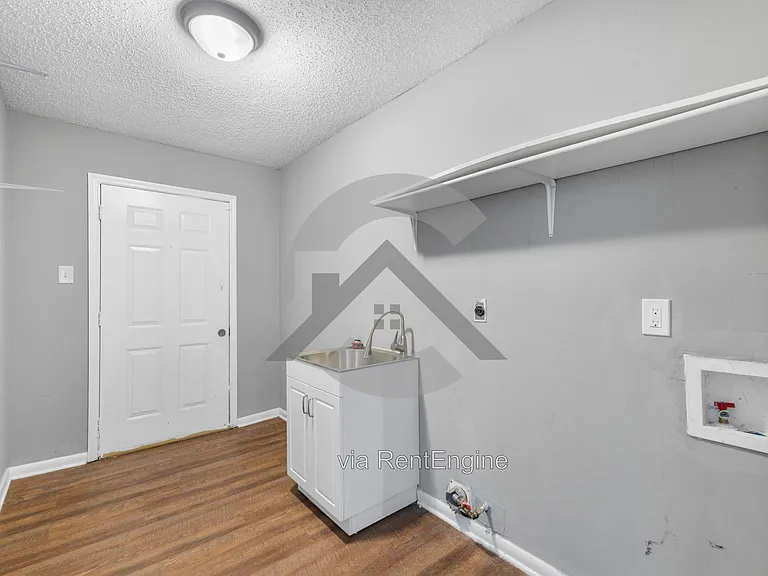 108 Robin Ln — Photo 16