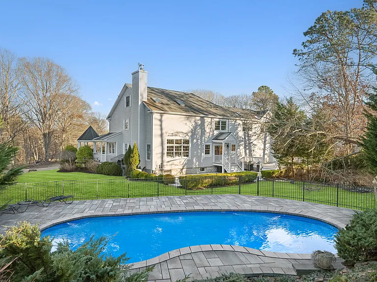 47 Bathing Beach Rd — Photo 2