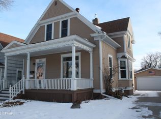 525 Chestnut St, Grand Forks, ND 58201