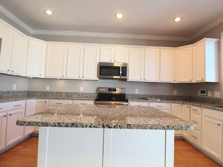 2189 Deyerle Ave — Photo 13