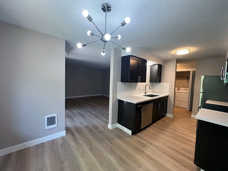 706 Browning Ave S #6 — Photo 3