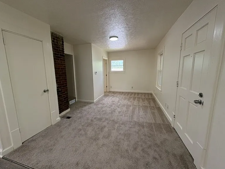 1282 Sawyer Ave — Photo 3