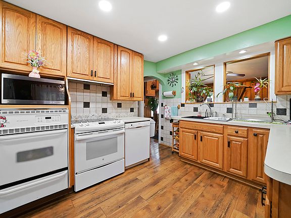 5th image of 10559 Montana Ave