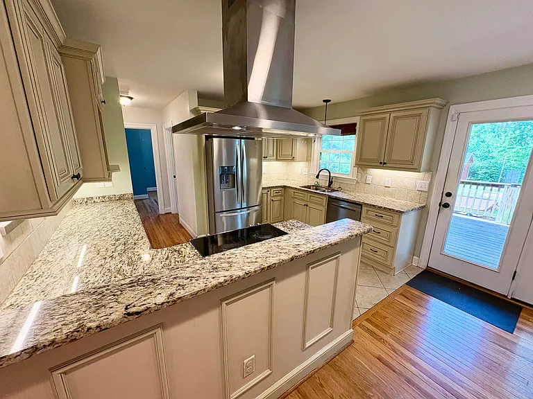 1233 Plymouth Ave — Photo 11