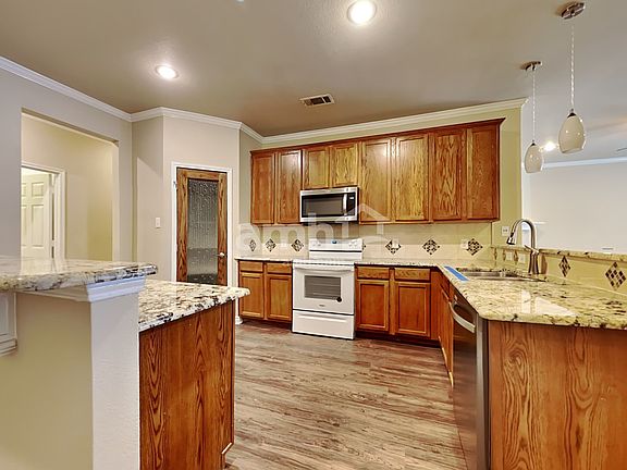 3rd image of 608 Denali Dr