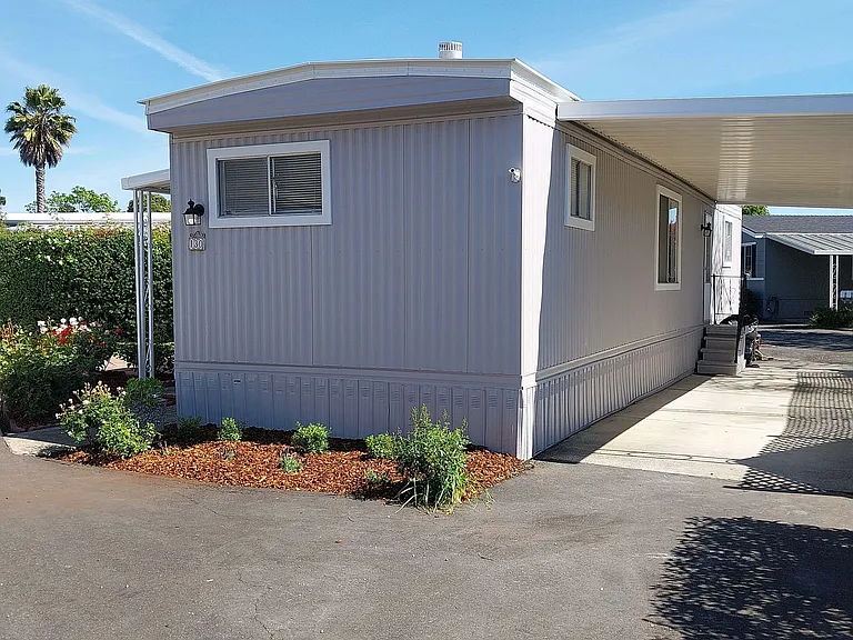 130 Candlewood Dr — Photo 1