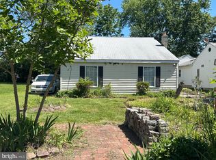 212 Lakeview Ave, Edgewater, MD 21037