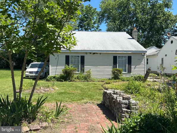 212 Lakeview Ave, Edgewater, MD 21037