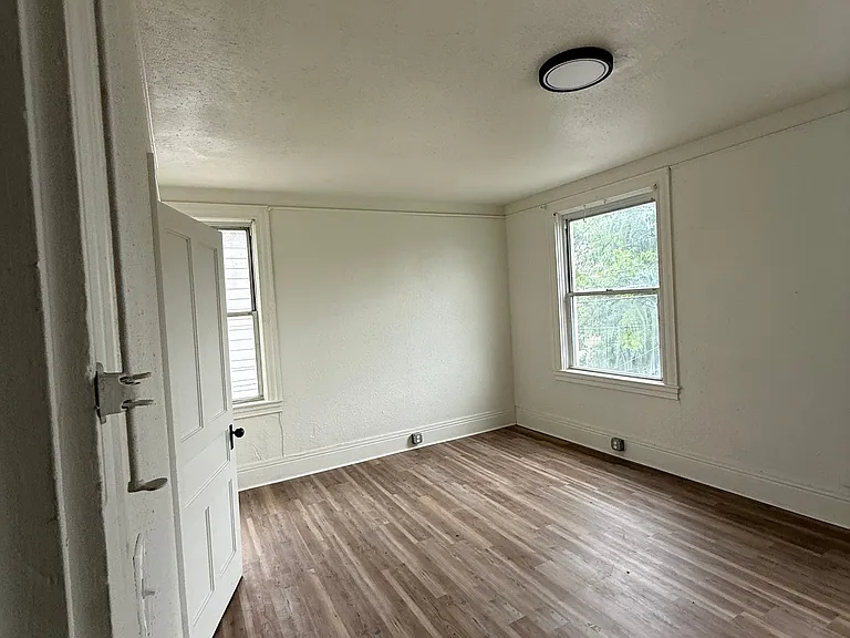 819 Maple Ave — Photo 15