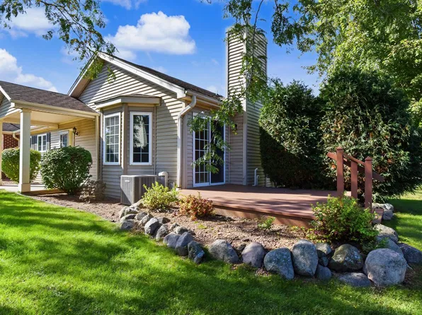 5152 S Hidden DRIVE, Greenfield, WI 53221