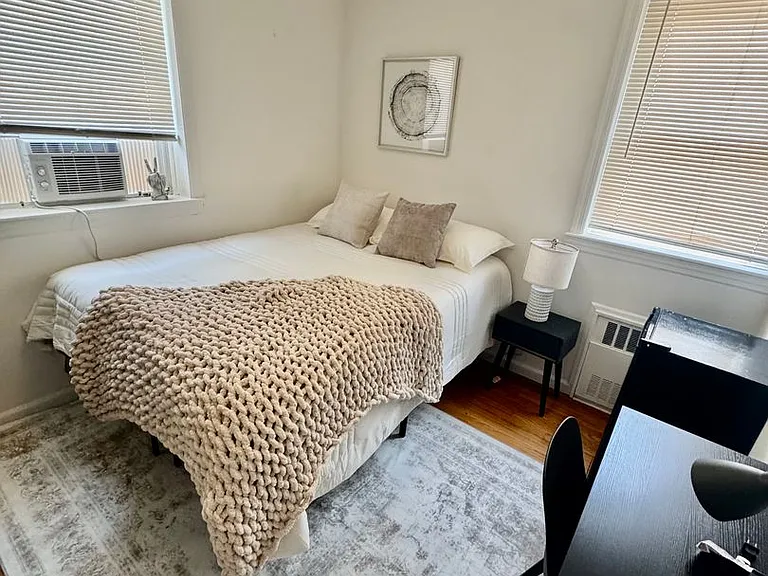 2423 Cambreleng Ave — Photo 2