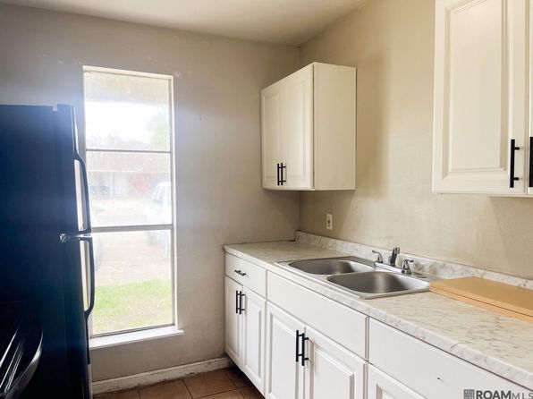 baton-rouge-louisiana-2052979668 picture