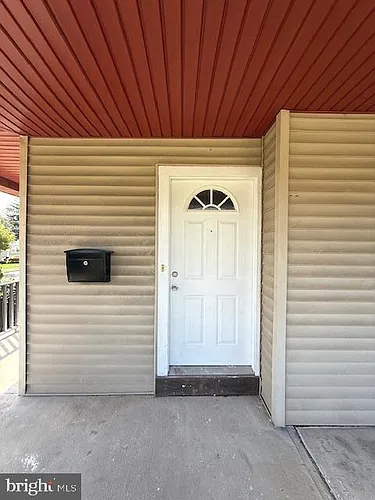 302 NW Atlantic Ave #B Photo 1