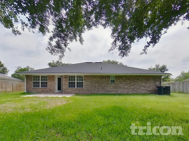2727 Fox Creek Dr E — Photo 15