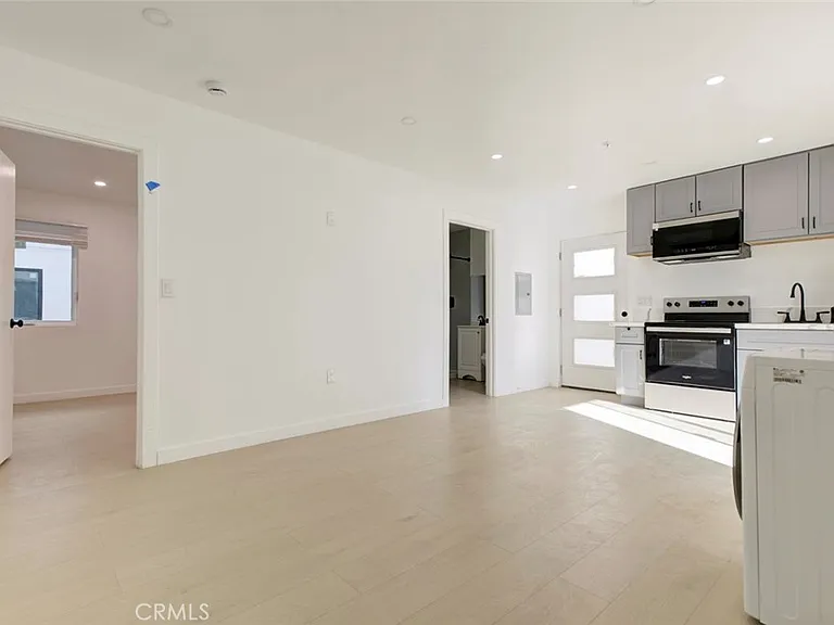 5654 1/2 Cartwright Ave #5654 — Photo 8