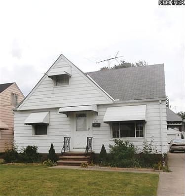 1st image of 827 E 216th St