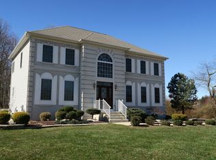 10 Springwood Dr, Monroe, NJ 08831
