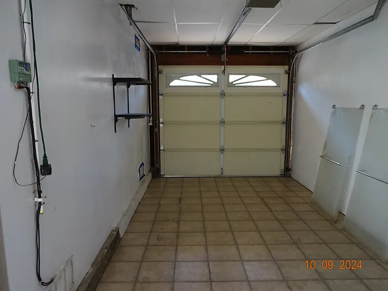 1 Car Garage
