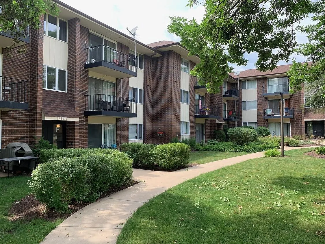 2 bed, 1.5 bath, 927 sqft, $1,800 — Photo 1