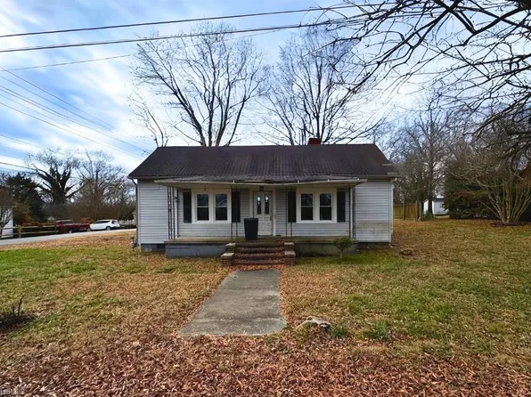 309 Hollingsworth St, Eden, NC 27288