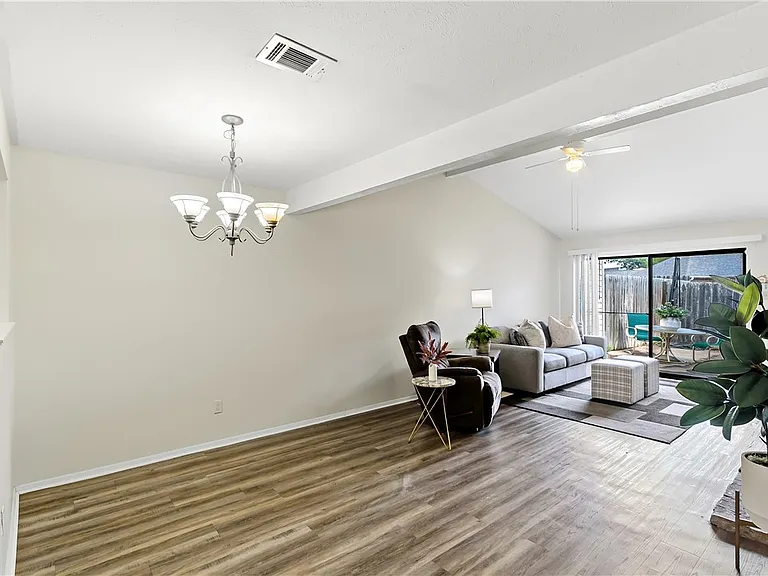 2523 Longmire Dr — Photo 5