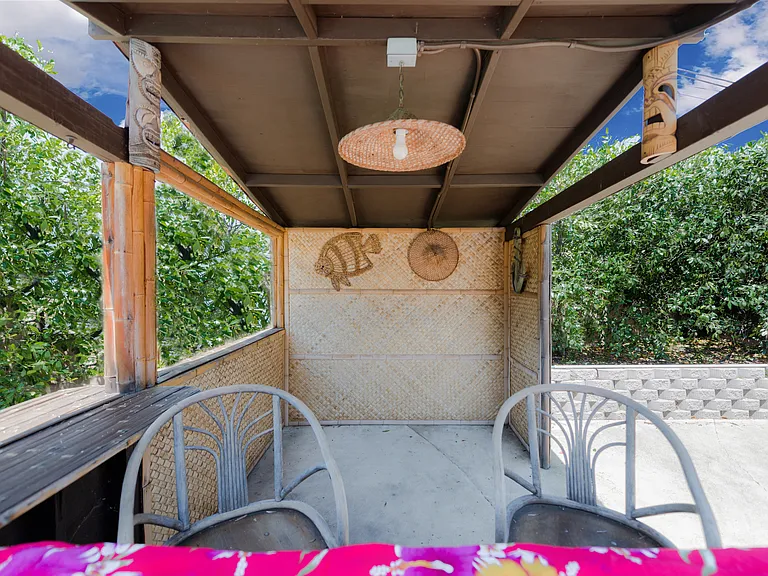 Tiki bar