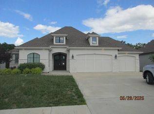 7031 N London Ave, Kansas City, MO 64151