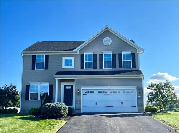 3704 Pegasus Cir, Syracuse, NY 13209