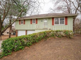 217 SW 21st St, Oak Grove, MO 64075