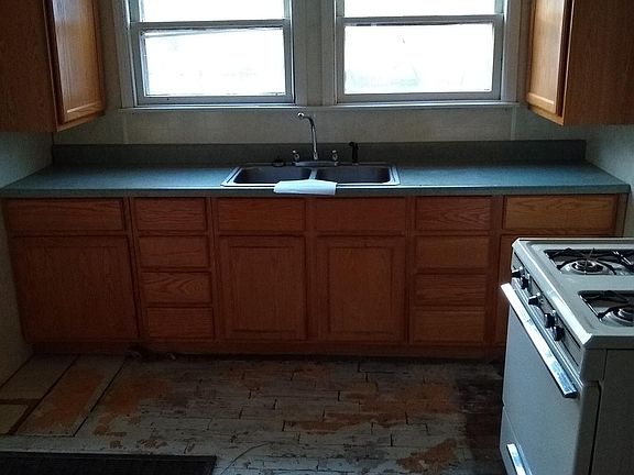 5th image of 2366 Norman Ave