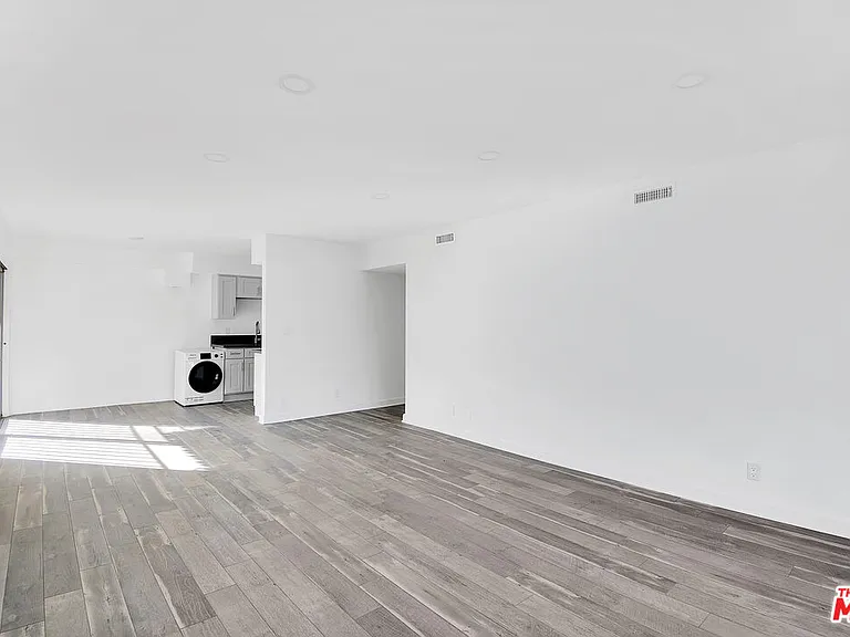 1610 S Beverly Glen Blvd #7 — Photo 5