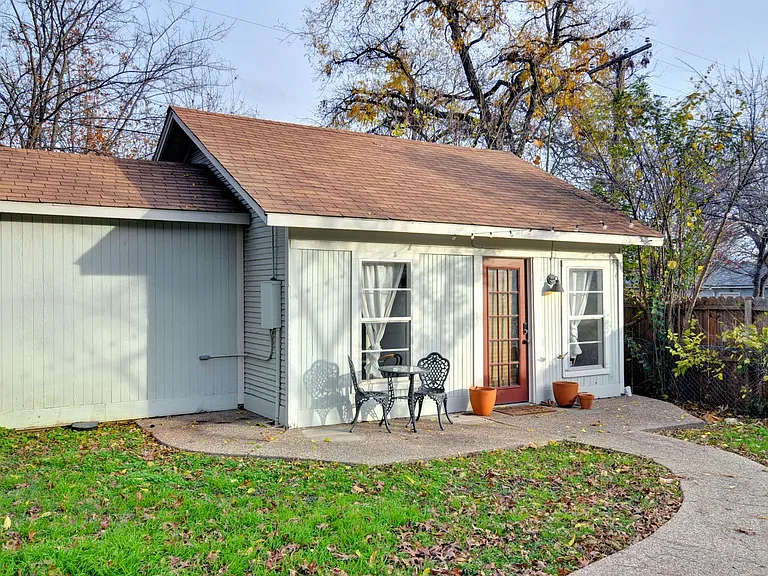 1707 Thomas Pl — Photo 18