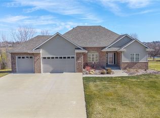 2404 W 10th Ave, Indianola, IA 50125