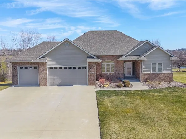 2404 W 10th Ave, Indianola, IA 50125