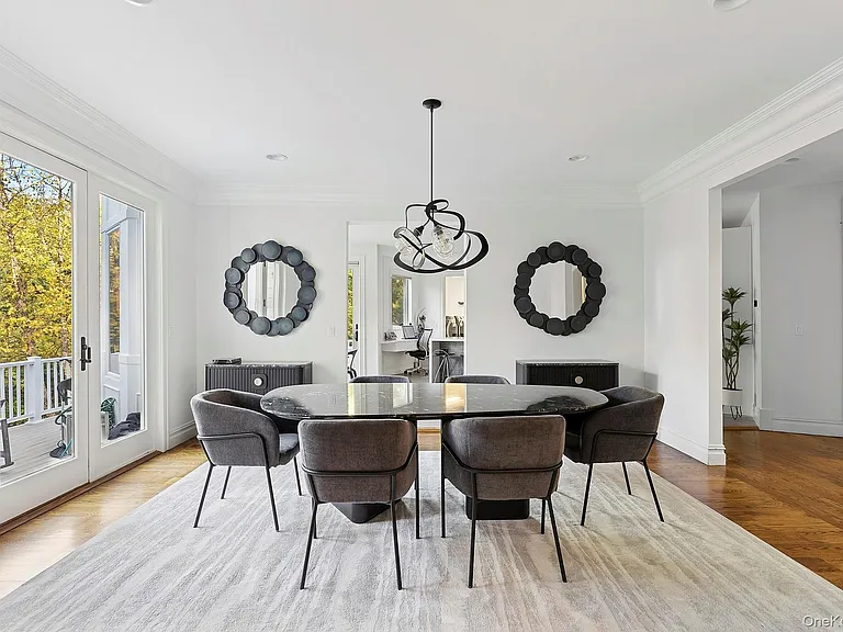 144 Round Swamp Rd — Photo 17