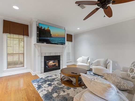 2nd image of 12 Classic Woods Dr
