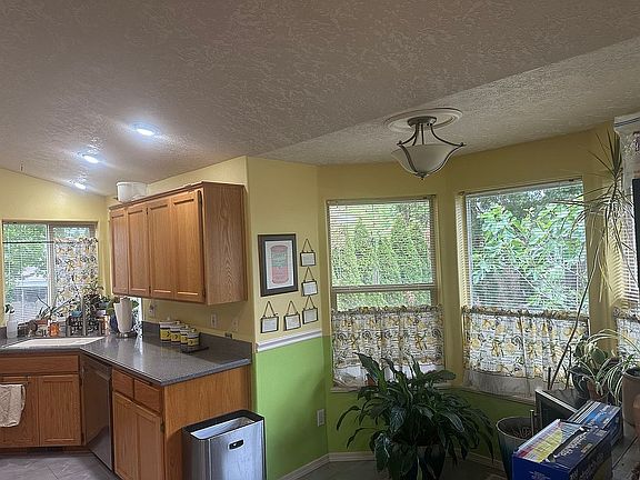 Kitchen with breakfast nook