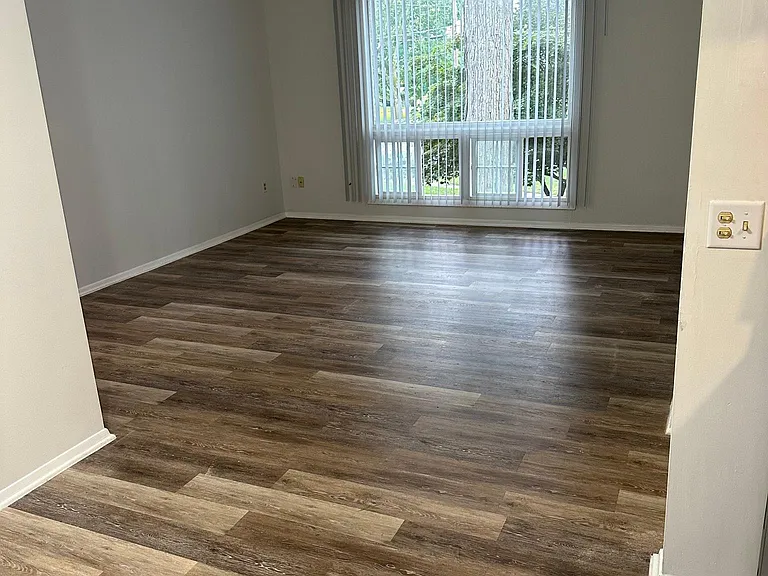 Queen's Park Apartments — Photo 8
