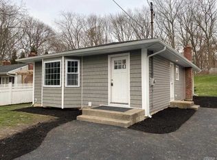 17 Iroquois Trl, Ridge, NY 11961