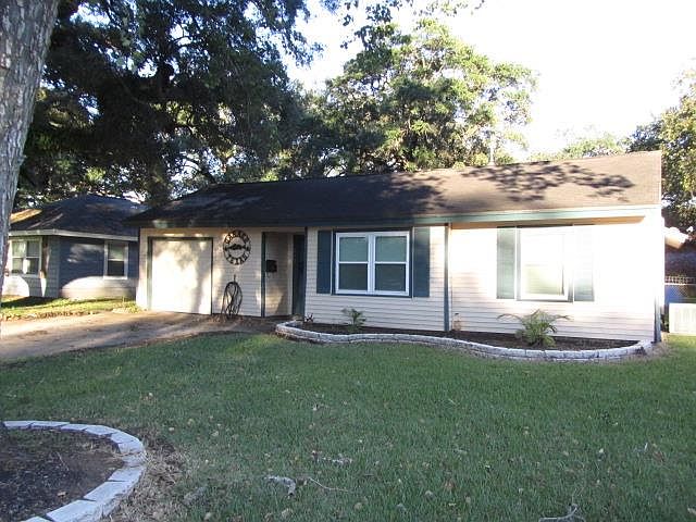 1st image of 207 Cypress St