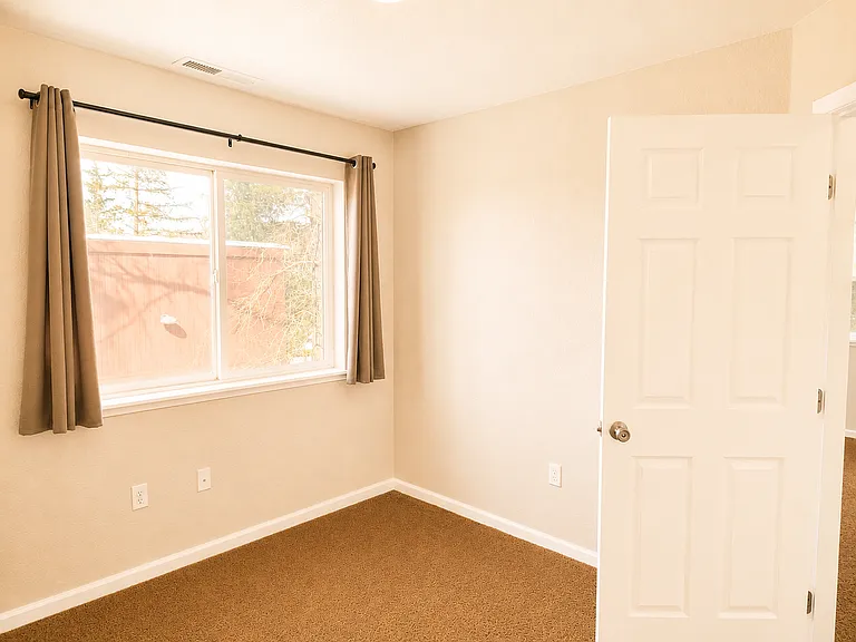 Midtown Flats - Duplex — Photo 22