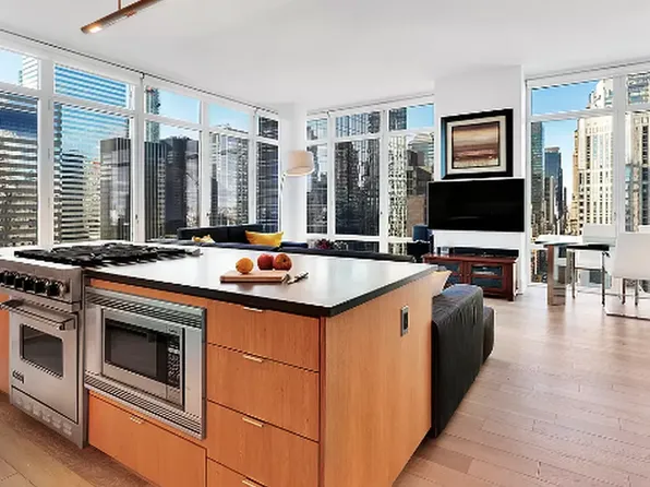207 East 57th Street image 1 of 15