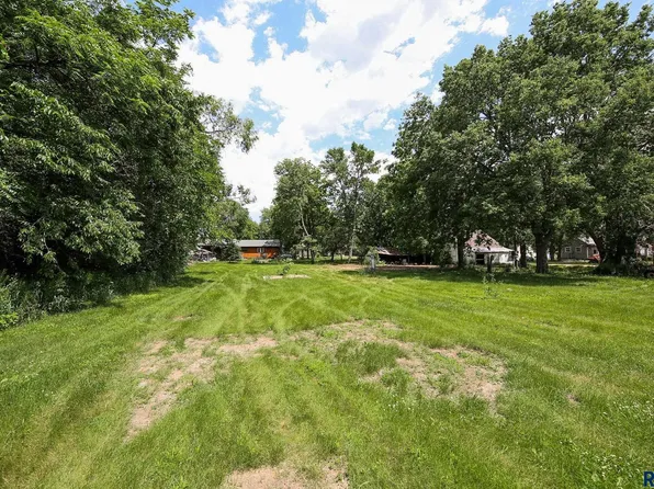 Montana Ave, Hurley, SD 57036
