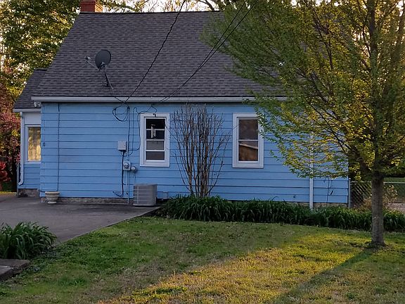 3rd image of 828 Stewart Ave