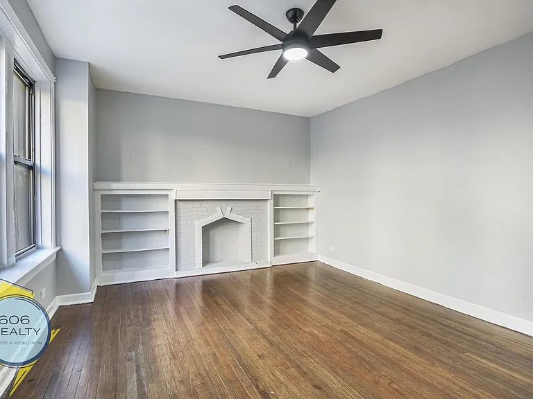 Hyde Park Apartments — Photo 9