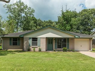 1104 Hampton Cir, Alvin, TX 77511