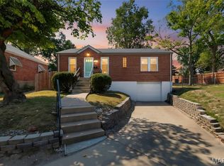 660 Rochester Dr, Saint Louis, MO 63125