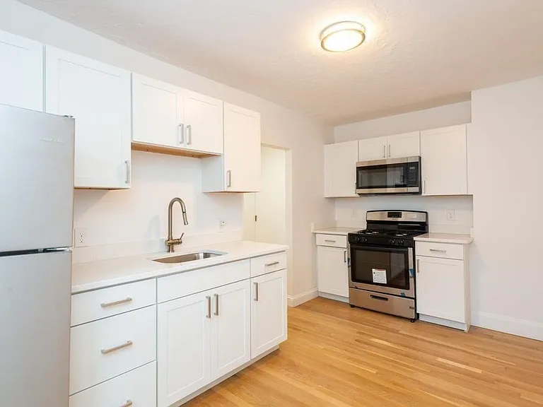 112 Adams St #3-R — Photo 5